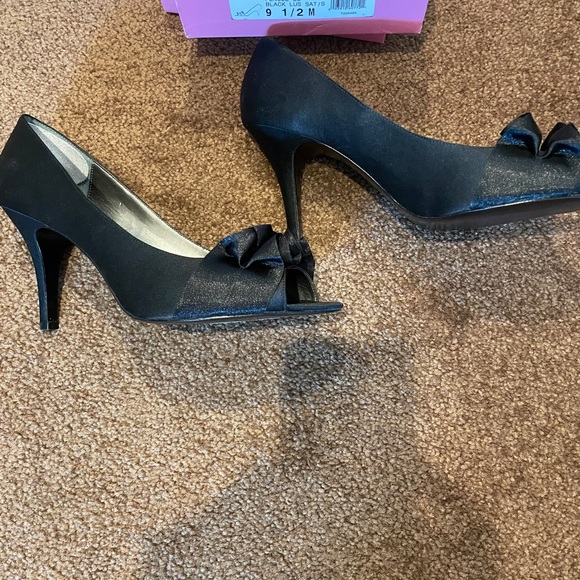 Nina dress heals - Picture 2 of 3